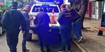 Una mujer fue encontrada con 22 tarjetas de planes sociales en su poder extrayendo dinero de los cajeros.
