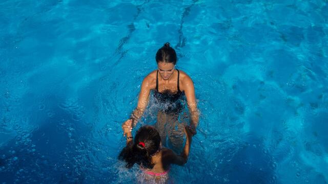 Comienzan las clases de natación en el Camping Comunal de Soldini