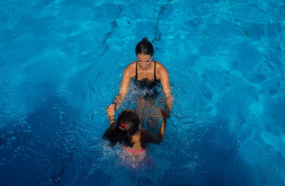 Comienzan las clases de natación en el Camping Comunal de Soldini