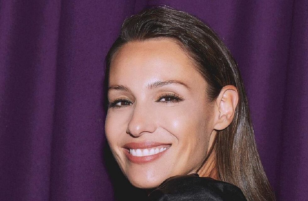 En Ibiza, Pampita fue a ver a Maluma con un minivestido plateado ajustado al cuerpo