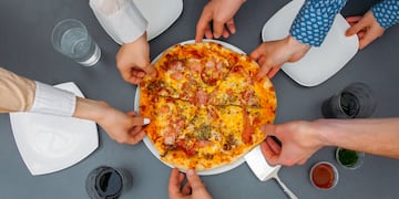 Día Mundial de la Pizza: descubrí las mejores pizzerías con descuentos en CABA para deleitarse con amigos.