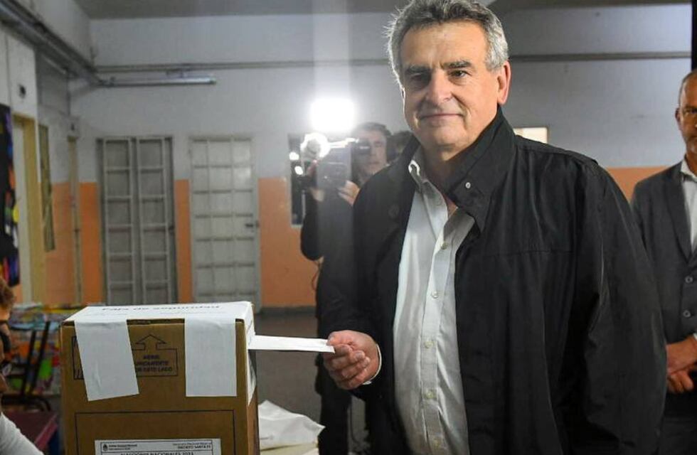 Elecciones 2023: Agustín Rossi votó en Rosario y pidió que la gente vote “con esperanza”