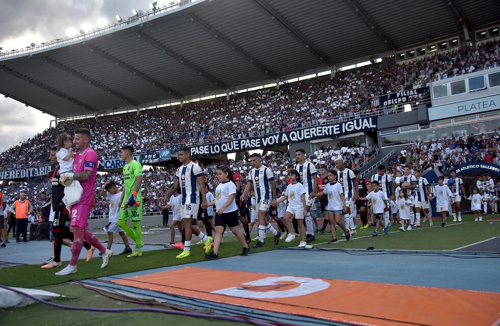 Talleres superó al Barcelona y al Aston Villa de Dibu Martínez en una importante estadística