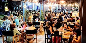 Santa María vivió su segunda Noche de Bares con música y energía de verano.