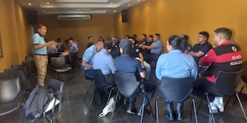 El jefe de la Unidad de Mediación Policial del Ministerio de Seguridad de Jujuy, comisario general Jorge Martín Ortega, encabezó la capacitación en Catamarca.