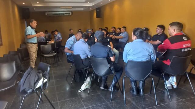 El jefe de la Unidad de Mediación Policial del Ministerio de Seguridad de Jujuy, comisario general Jorge Martín Ortega, encabezó la capacitación en Catamarca.