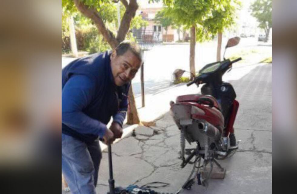 Salir adelante: sufrió un grave accidente y ahora es furor en Salta por crear su propia “gomería a domicilio” con ayuda de su hija