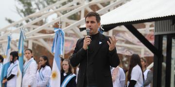 Leonardo Viotti encabezó el acto de promesa de la bandera