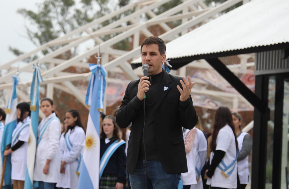 El Intendente encabezó el acto de promesa de lealtad a la Bandera Nacional