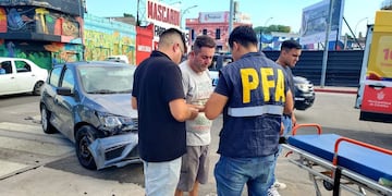 Un auto chocó un Policía Federal en Córdoba.