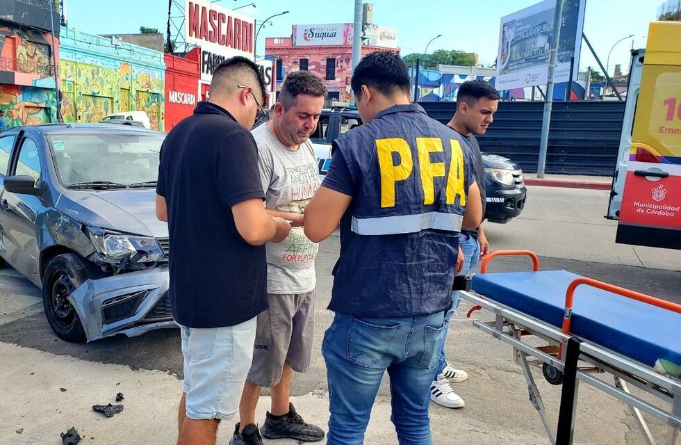 Córdoba: pasó un semáforo en rojo y embistió un policía federal