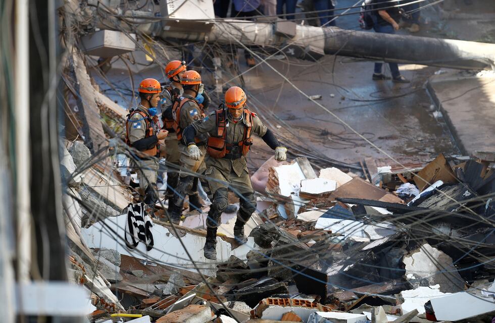 Al menos dos muertos y cuatro heridos por el derrumbe de un edificio en Río de Janeiro