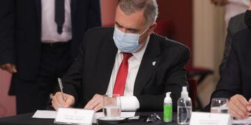 Jaldo participó en la firma del Consenso Fiscal 2022.