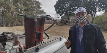 El ingeniero Edmundo Ramos puso en funcionamiento el primer auto que usa basura como combustible.