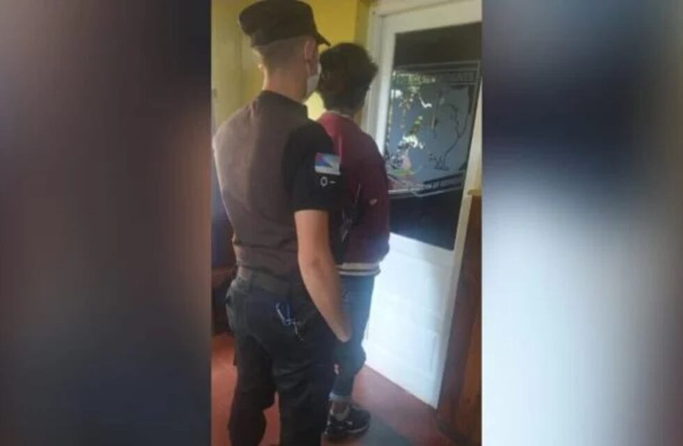 Los detuvieron vistiendo las prendas robadas de su vecino en Guaraní