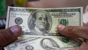 El Gobierno anunció un dólar oficial a $800.