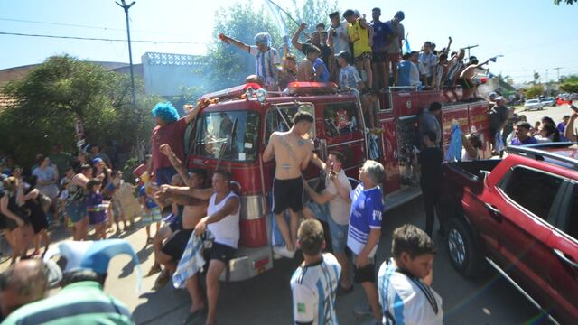 En Laguna Larga, el pueblo de Paulo Dybala, toda la gente salió a festejar el título del mundo. (Javier Ferreyra / La Voz)