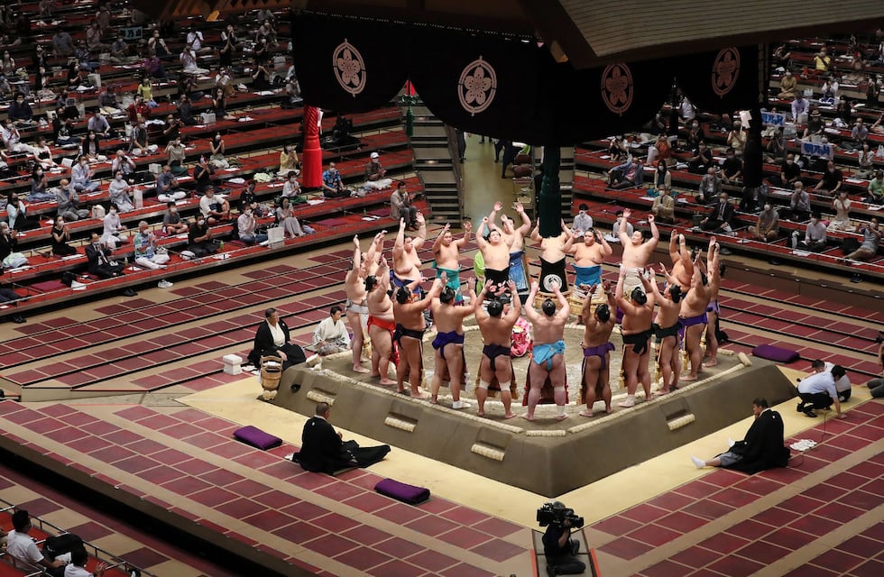 Un luchador de sumo murió por un golpe en la cabeza durante un combate