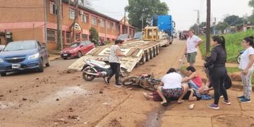 Accidente vial en Puerto Iguazú dejó a dos mujeres hospitalizadas.