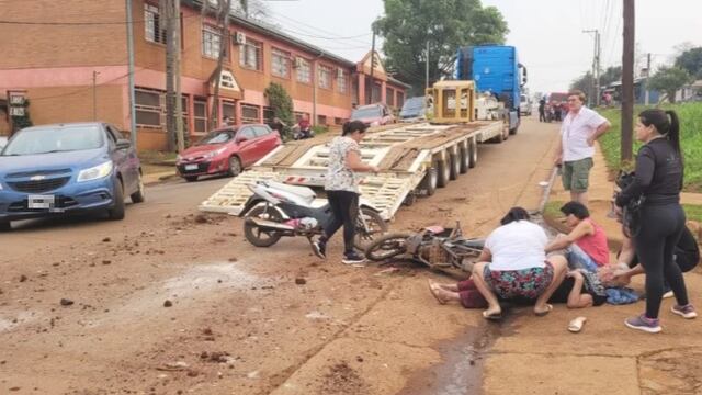 Accidente vial en Puerto Iguazú dejó a dos mujeres hospitalizadas.