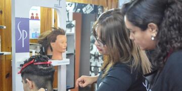 Abre la inscripción para los cursos de peluquería, manicuría y maquillaje social