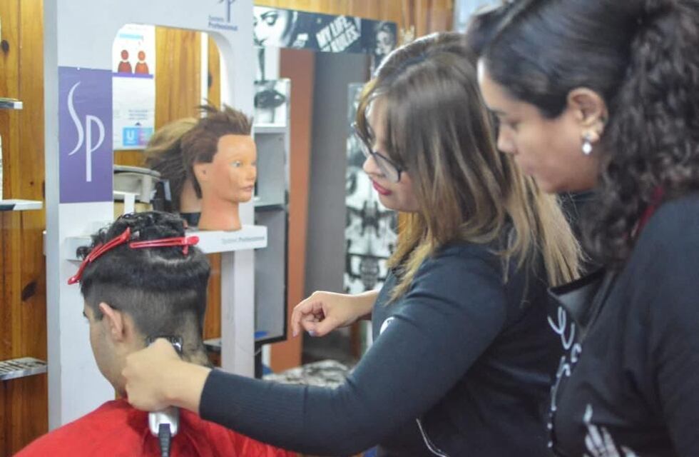 Abre la inscripción para los cursos de peluquería, manicuría y maquillaje social