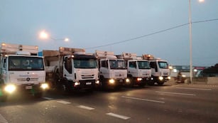 Los camioneros se concentraron en el extremo este de Uriburu y Presidente Perón.