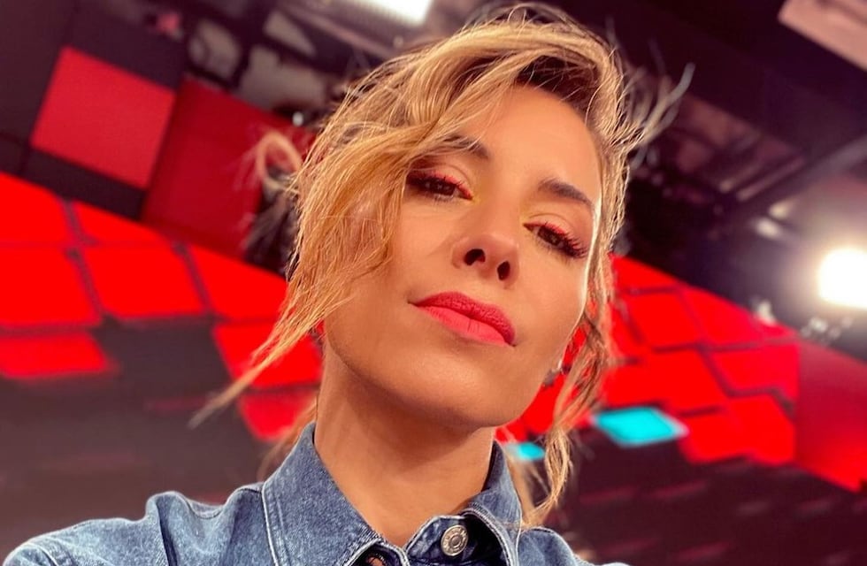 Mariana Brey sorprendió a sus seguidores con fotos al borde de la censura frente al espejo