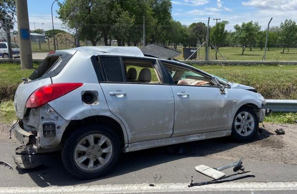 Córdoba: intentó escapar de la Policía y terminó chocando con su auto