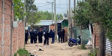 El asesinato ocurrió pasadas las 5 de la mañana en un pasillo de Fontana al 3100. (@gbelluati)