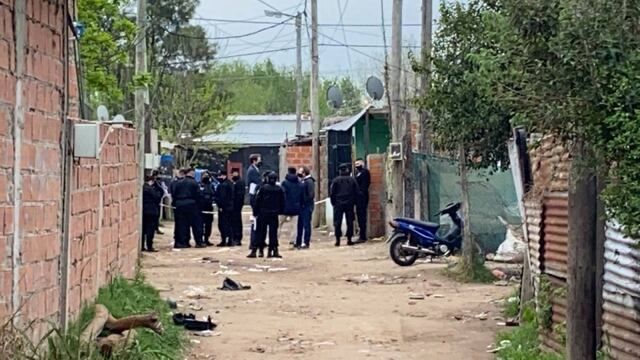 El asesinato ocurrió pasadas las 5 de la mañana en un pasillo de Fontana al 3100. (@gbelluati)