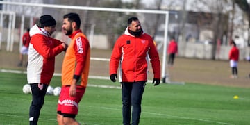 Diego Dabove, al frente de la pretemporada de Instituto, que sería el primero en volver a la competencia.