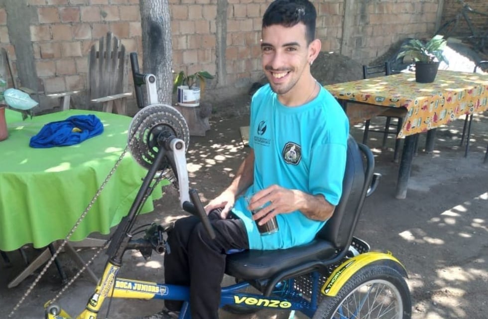 Se le rompió la bicicleta adaptada en una maratón y personal penitenciario de San Juan se la arregló