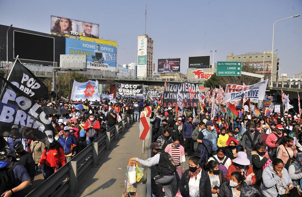 En contra de los “ajustes”, Unidad Piquetera hará una marcha de antorchas y amenaza con un nuevo acampe en Plaza de Mayo