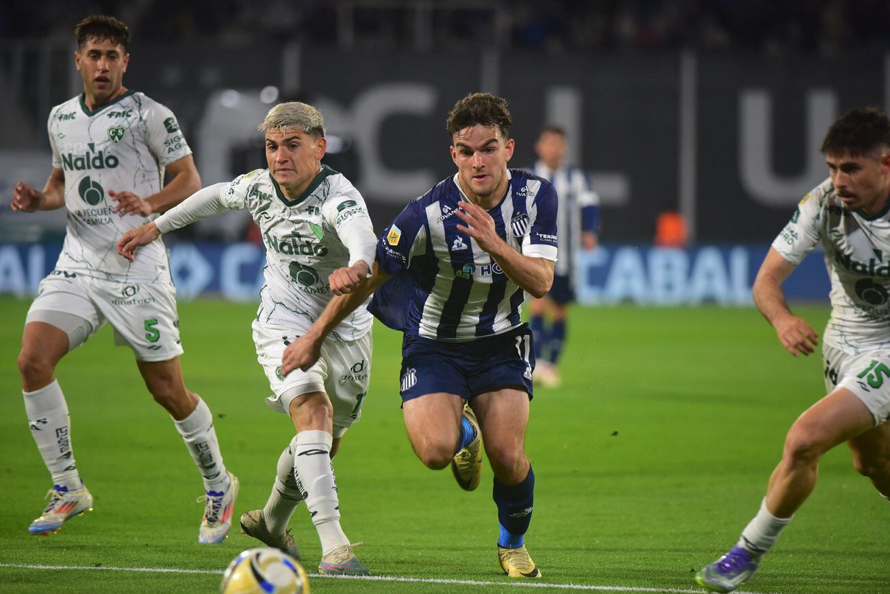 Talleres venció a Sarmiento en el estadio Kempes con gol de Nahuel Bustos. (Nicolás Bravo / La Voz)