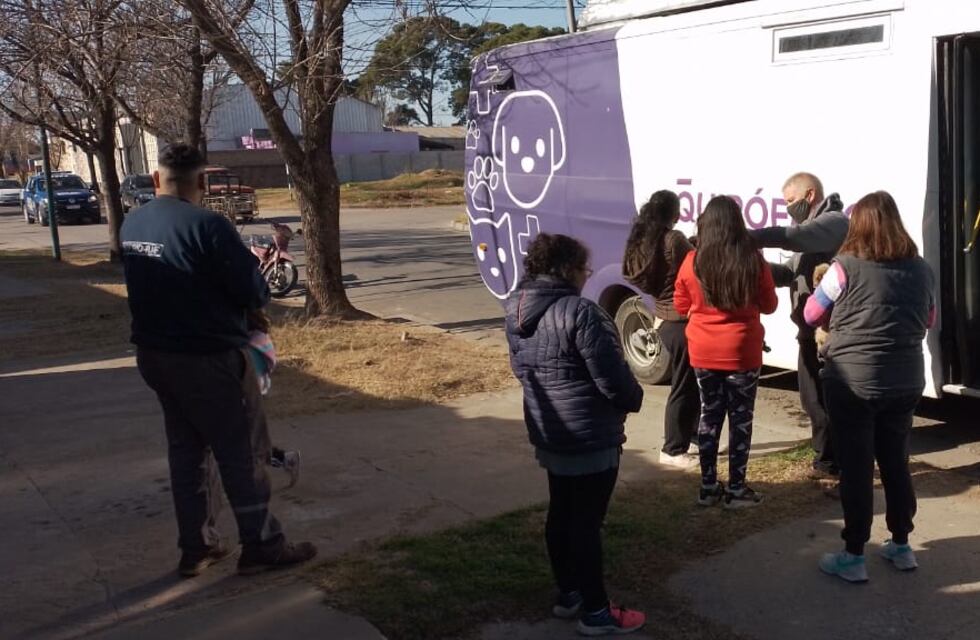 El nuevo Quirófano Móvil se acercó a barrio Güemes: realizaron 175 atenciones