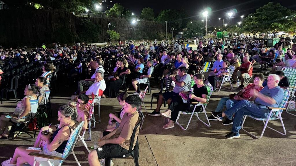 La 56ª edición del Festival Nacional de la Música del Litoral convocó a miles de personas en el Parque La Cantera.