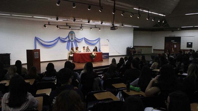 La Facultad de Psicología fue sede del evento que reflexionó sobre la clínica posible en el marco del 10° aniversario de la guardia de psicología del Hospital Obarrio.