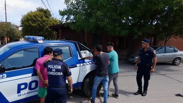 Dos hombres se llevaron la lámpara de una iglesia.
