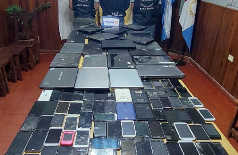 Jesús María: allanaron la casa de un gendarme y encontraron celulares, notebooks y tablets que serían robados