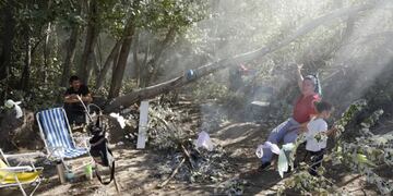 Más de 300 familias ocuparon una chacra en Valentina Sur y exigen un lote en el lugar.
