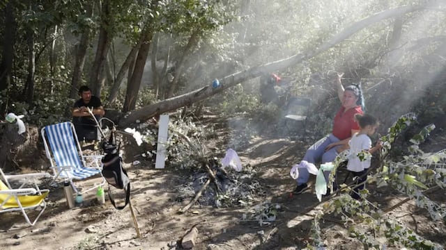 Más de 300 familias ocuparon una chacra en Valentina Sur y exigen un lote en el lugar.