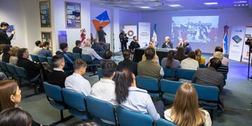 Exponen muestra y presentación del libro “Malvinas. Cuatro viajes -1982-2022″