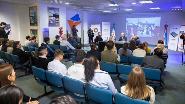 Exponen muestra y presentación del libro “Malvinas. Cuatro viajes -1982-2022″