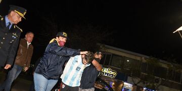 Llegan los aprehendidos a comisaría 9na de Villa Nueva, Guaymallén. Presuntos autores del homicidio de Juan Villanueva.