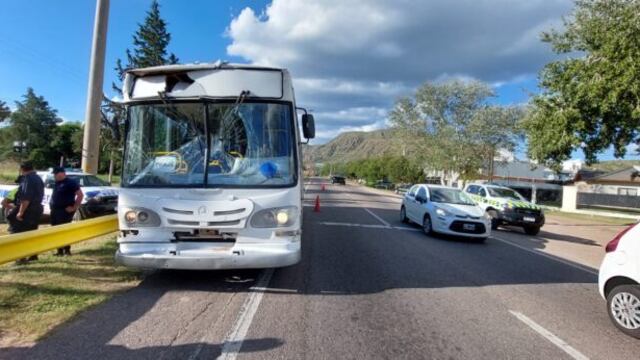 Uno de los colectivos chocados