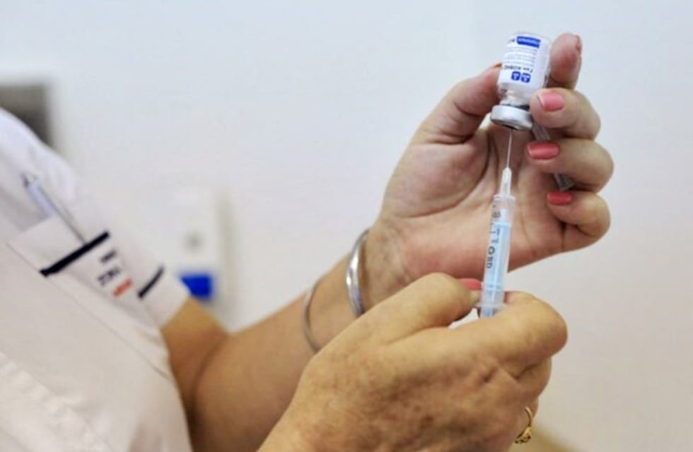 COVID: la vacuna Sputnik V es eficaz contra la variante de Reino Unido, pero no tanto contra la de Sudáfrica