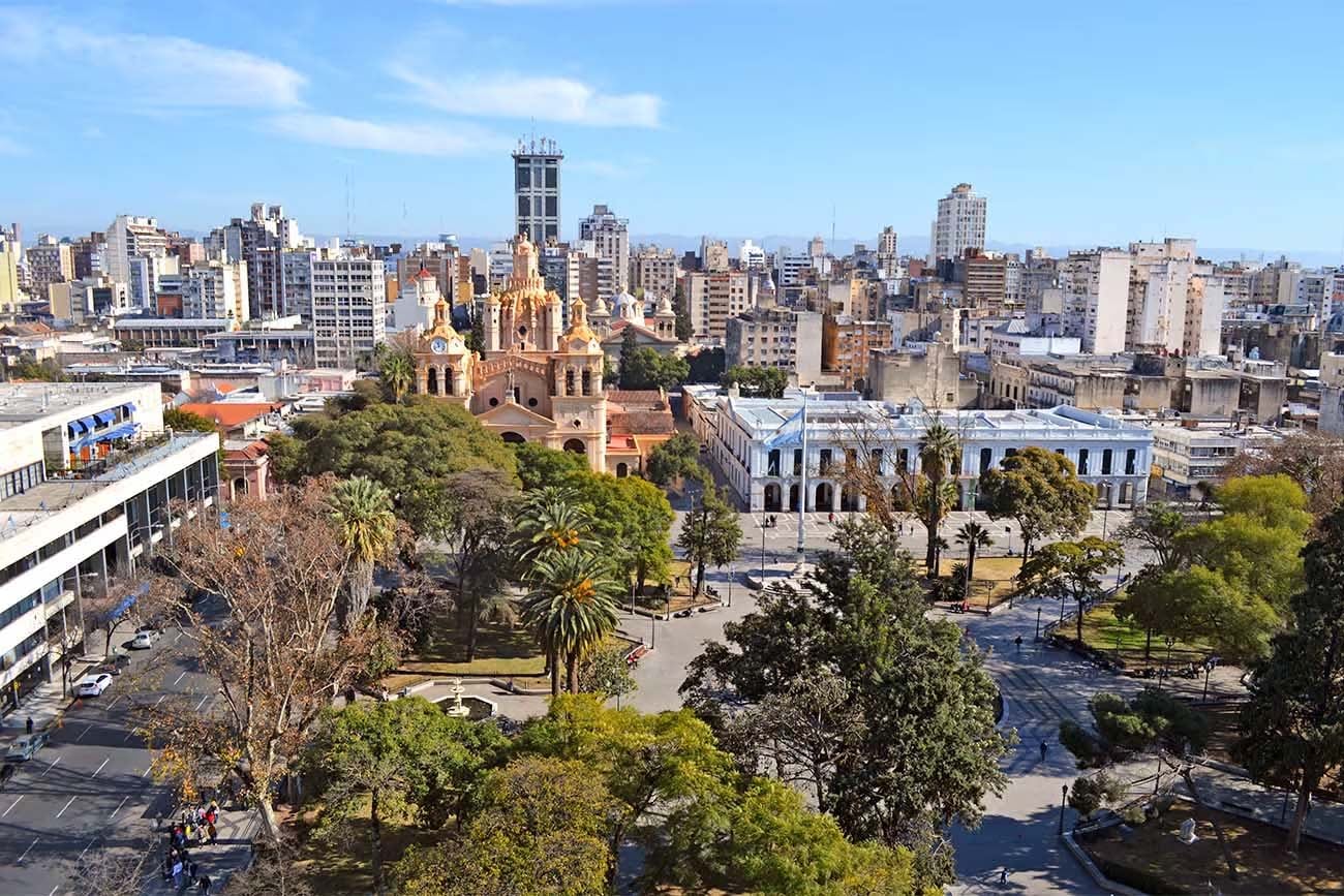 La Costanera estuvo ubicada en donde ahora se encuentra el Banco Hipotecario, en frente de la Plaza San Martín.