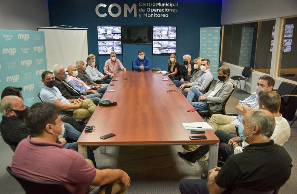 Montenegro encabezó una reunión de gabinete con eje en la eficiencia