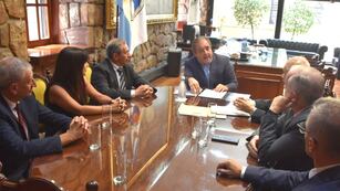 En su carácter de presidente de la Legislatura, el vicegobernador Alberto Bernis recibió el Plan de Auditoría 2025 de la Auditoría General de la Provincia.